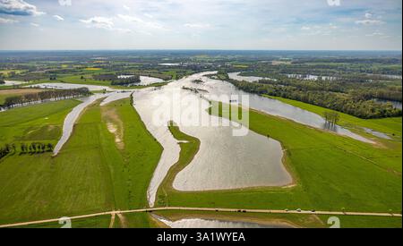 Luftaufnahme, Naturschutzgebiet Bislicher Insel Auenlandschaft, Alter Rhein, Bäume im Wasser- und Waldgebiet, Fernsicht, Ginderich, Wesel, Niedrig Stockfoto