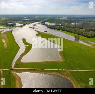 Luftaufnahme, Naturschutzgebiet Bislicher Insel Auenlandschaft, Alter Rhein, Bäume im Wasser- und Waldgebiet, Fernsicht, Ginderich, Wesel, Niedrig Stockfoto