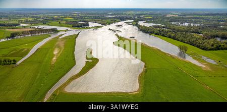 Luftaufnahme, Naturschutzgebiet Bislicher Insel Auenlandschaft, Alter Rhein, Bäume im Wasser- und Waldgebiet, Fernsicht, Ginderich, Wesel, Niedrig Stockfoto