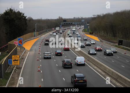 Brandneue zusätzliche intelligente Autobahnnotfallbereiche, die an der M4-Kreuzung 10-11 Reading gebaut wurden Stockfoto