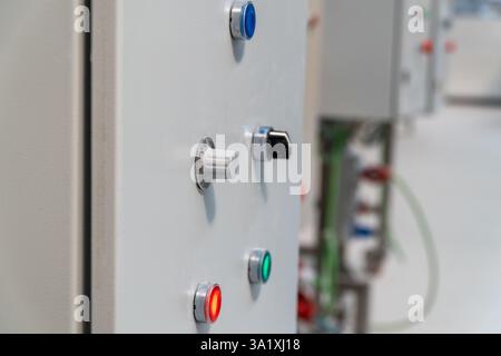 Industrial control panel with illuminated buttons and adjustment knobs Stockfoto