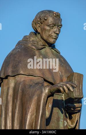 Skulptur von Fray Tomás de Berlanga, Palast der Markgrafen S. XVI, - Villa Palace - Berlanga de Duero, Soria, autonome Gemeinde Castilla y León, Spanien. Stockfoto