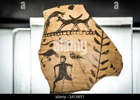 Fragment eines Keramikgefäßes mit indigener Tradition, Carratiermes Necropolis, 1.-2. Jahrhundert n. Chr., Tiermes Archäologische Stätte Museum, Soria, Spanien. Stockfoto