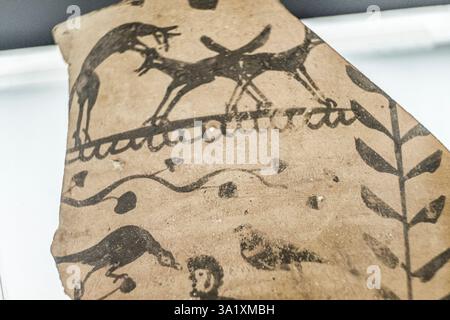 Fragment eines Keramikgefäßes mit indigener Tradition, Carratiermes Necropolis, 1.-2. Jahrhundert n. Chr., Tiermes Archäologische Stätte Museum, Soria, Spanien. Stockfoto