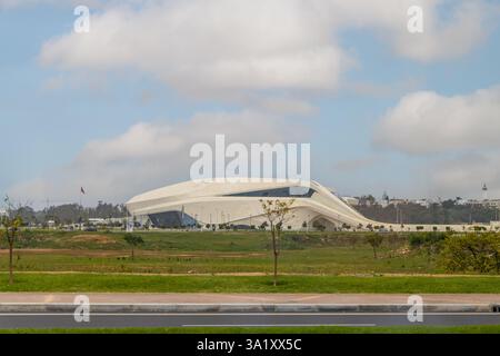 RABAT, MAROKKO - das große Theater von Rabat im neu entstehenden Viertel mit modernen Gebäuden, Marokko Stockfoto