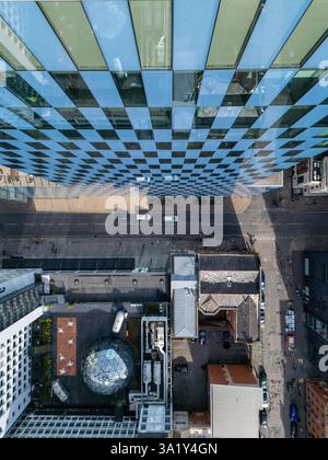 Direkt über den City Street in Salford, Greater Manchester Stockfoto