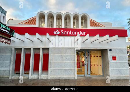 Santander Bankfiliale in Playa de las Américas. Arona, Teneriffa, Kanarische Inseln, Spanien. Januar 2025. Stockfoto