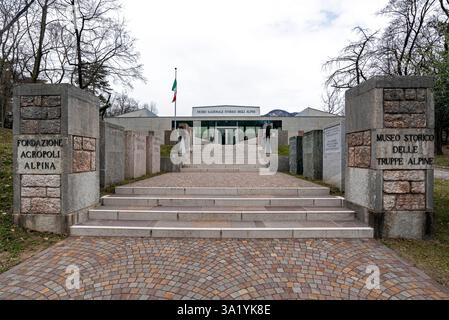 Szenen im Militärmuseum von Doss Trento und Alpini. Trient, Italien Stockfoto