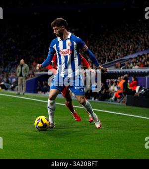 Sabadell, Barcelona, Spanien. März 2025. Barcelona Spanien 10.03.2025 Javi Puado ( Espanyol ) kontrolliert den Ball während der La Liga EA Sports zwischen Espanyol und Girona FC im RCDE Stadium am 10. März 2025 in Barcelona. (Kreditbild: © Xavi Urgeles/ZUMA Press Wire) NUR REDAKTIONELLE VERWENDUNG! Nicht für kommerzielle ZWECKE! Stockfoto