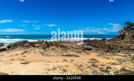 Ein Besuch am Cuttagee Beach in der Nähe von Bermagui an der Küste der Sapphire Coast an der Südküste von NSW, Australien Stockfoto