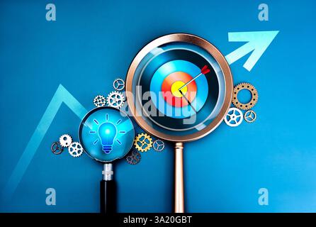 Business Workflow Management, Markenentwicklung und Lösungskonzept. Pfeilwachstumsdiagramm hat kreatives Glühlampensymbol und Zielscheibe in zwei mA durchlaufen Stockfoto