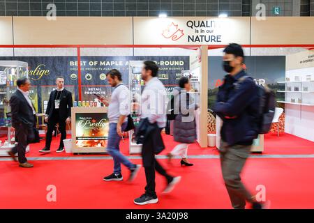 Tokio, Japan. März 2025. Besucher treffen sich auf der 50. Internationalen Food and Beverage Exhibition (FOODEX JAPAN 2025) in Tokyo Big Sight. Die jährliche Fachmesse ist Asiens größte Lebensmittel- und Getränkemesse, die bis zum 14. März stattfindet. (Kreditbild: © Rodrigo Reyes Marin/ZUMA Press Wire) NUR REDAKTIONELLE VERWENDUNG! Nicht für kommerzielle ZWECKE! Quelle: ZUMA Press, Inc./Alamy Live News Stockfoto