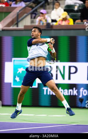 INDIAN WELLS, KALIFORNIEN: Arthur Fils aus Frankreich im Kampf gegen Lorenzo Musetti aus Italien im Rahmen der BNP Paribas Open im Indian Wells Tennis Garden am 9. März 2025 in Indian Wells, Kalifornien. (Foto: Mauricio Paiz) Stockfoto