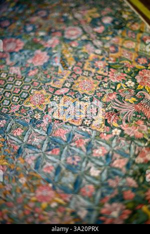 Das Foto zeigt einige der Produkte, die von Kunsthandwerkern bei Tomita Some Kogei Textilfärberei in Shinjuku Ward, Tokio, Japan am 8. Dezember 2016 hergestellt wurden. VON ROB Stockfoto