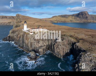 Aus der Vogelperspektive des Neist Point Lighthouse auf der Isle of Skye, Schottland. Winter (Februar) 2025. Stockfoto
