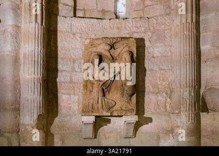 Innenraum der Kirche der Colegiata in Santillana del Mar, Kantabrien, Spanien Stockfoto