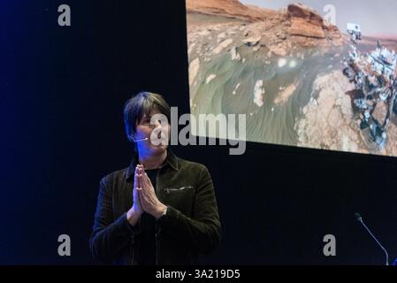 Excel London, Newham, London, Großbritannien. März 2025. Mehr als 200 Aussteller stellen auf der Veranstaltung ihre Produkte aus dem Bereich der Raumfahrt vor. Mehr als 150 Referenten aus aller Welt diskutieren auf einer Bühne über die Zukunft der Branche. TV-Moderator und Wissenschaftler Professor Brian Cox ist ein Hauptredner. Das Vereinigte Königreich will bis 2030 10 % des globalen Raumfahrtmarktes erobern und setzt sich ein jährliches Umsatzziel von 40 Mrd. GBP fest Stockfoto