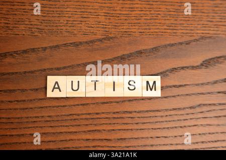 Holzblöcke mit dem Wort Autismus. Neurologische und Entwicklungsstörung. ASD Stockfoto