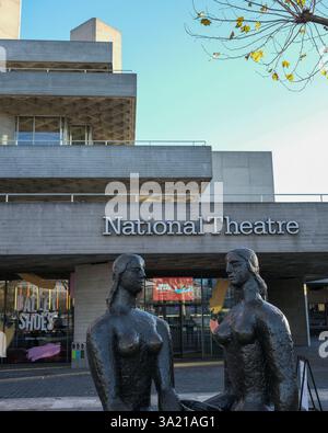London, Großbritannien 9. November 2024 - Londons National Theatre am Southufer der Themse. Stockfoto