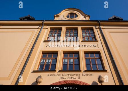 Lublin, Polen, 08. März 2025 Jugendstilarchitektur des Collegium Iuridicum der Katholischen Universität Lublin (KUL) Stockfoto