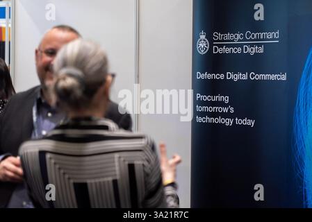 Excel London, Newham, London, Großbritannien. März 2025. Mehr als 200 Aussteller stellen auf der Veranstaltung ihre Produkte aus dem Bereich der Raumfahrt vor. Mehr als 150 Referenten aus aller Welt diskutieren auf einer Bühne über die Zukunft der Branche. Das Vereinigte Königreich will bis 2030 10 % des globalen Raumfahrtmarktes erobern und setzt sich ein jährliches Umsatzziel von 40 Mrd. GBP fest Stockfoto
