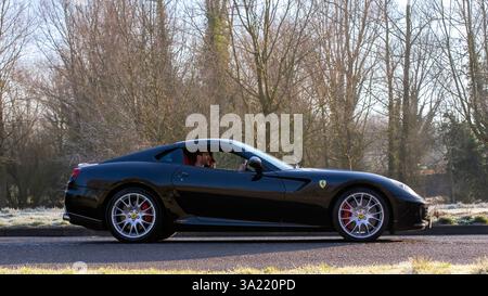Stony Stratford, UK - 2. März 2025: 2001 Aston Martin DB7 Oldtimer auf einer britischen Straße. Stockfoto