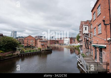 Leeds UK: 3. Juni 2023. Leeds Liverpool Canal und ruft Landing an Stockfoto