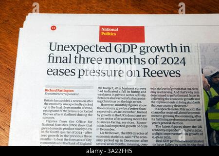 "Das unerwartete BIP-Wachstum in den letzten drei Monaten des Jahres 2024 verringert den Druck auf die Zeitung Reeves' Guardian, Schlagzeile der britischen Wirtschaft artikel 14 Februar 2025 Vereinigtes Königreich Stockfoto