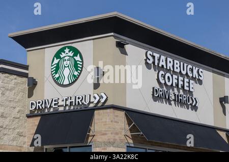 Noblesville - 9. März 2025: Starbucks Coffeehouse Chain. Starbucks hat Kaffeestandorte in über 80 Ländern. Stockfoto