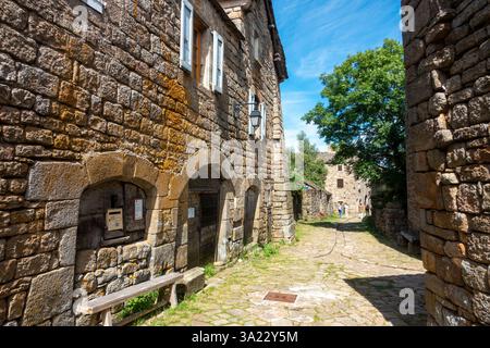 La Garde-Guérin (Südfrankreich): Befestigtes mittelalterliches Dorf Stockfoto