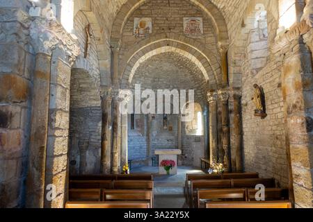 La Garde-Guérin (Südfrankreich): Befestigtes mittelalterliches Dorf. Das Innere der Kirche Saint-Michel (St. Michael). Das Gebäude ist als National registriert Stockfoto