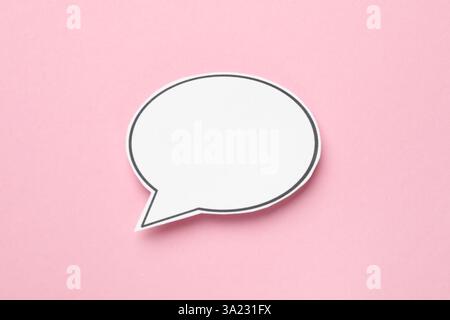 Leere Sprechblase auf hellrosa Hintergrund. Leerzeichen für Text Stockfoto