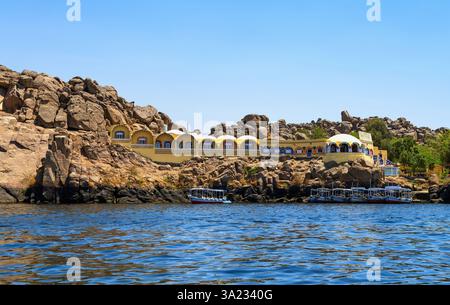 Altes nubisches Gästehaus und Restaurant am Nil in Assuan. Ägypten Stockfoto