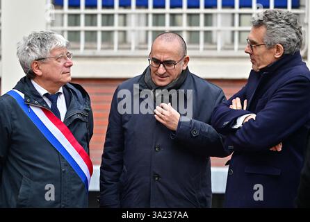 Saint Ouen, Frankreich. März 2025. Eric Coquerel, Vertreter des LFI für seine-Saint-Denis, Laurent Nunez, Polizeichef von Paris, Präfekt der Region Ile-de-France, Marc Guillaume bei der Grundsteinlegung für den neuen Standort der Generaldirektion Innere Sicherheit (DGSI) in Saint-Ouen, Frankreich, 11. März 2025. Mit dem Bau sollte im Sommer 2025 begonnen werden, und die 5.000 Agenten der DGSI werden 2029 in das neue Gebäude umziehen. Quelle: Abaca Press/Alamy Live News Stockfoto