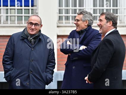 Saint Ouen, Frankreich. März 2025. Laurent Nunez, Präfekt der Pariser Polizei, der Präfekt der Region Ile-de-France, Marc Guillaume und Christophe Castaner legten am 11. März 2025 den Grundstein für den neuen Standort der Direction Generale de la Securite Interieure (DGSI) in Saint-Ouen, Frankreich. Mit dem Bau sollte im Sommer 2025 begonnen werden, und die 5.000 Agenten der DGSI werden 2029 in das neue Gebäude umziehen. Foto: Christian Liewig/Pool/ABACAPRESS. COM Credit: Abaca Press/Alamy Live News Stockfoto