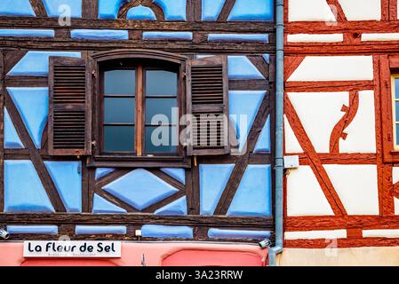 Detailfassade. Traditionelle elsässische Häuser. Colmar, Colmar-Ribeauvillé, Haut-Rhin, Frankreich, Europa Stockfoto