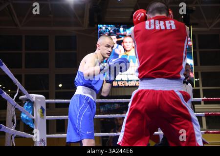 ODESSA, UKRAINE - 10. März 2025: Ukrainischer Boxcup unter Männern und Frauen. Eröffnungszeremonie des Wettbewerbs, des Konzerts, der Preise, der Trainer, der Richter, Par Stockfoto