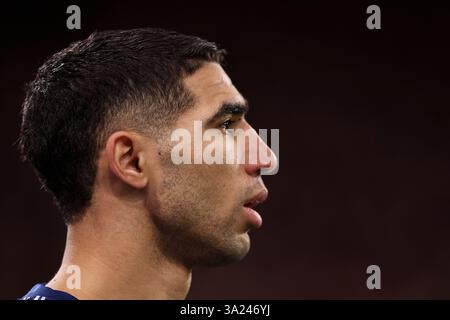 Liverpool, Großbritannien. März 2025. Achraf Hakimi von PSG während des FC Liverpool gegen Paris Saint-Germain F. C UEFA Champions League, Achtelfinale, Spiel in Anfield, Liverpool, England, Vereinigtes Königreich am 11. März 2025 Credit: Jake Kirkman/Every Second Media Credit: Every Second Media/Alamy Live News Stockfoto
