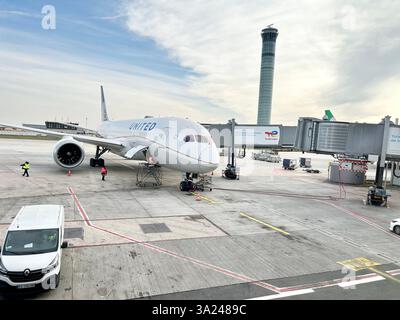 Flughafen Roissy, Paris, Frankreich, Weitwinkelblick, United Airlines Jet parkt auf der Landebahn, Tarmac, draußen Stockfoto