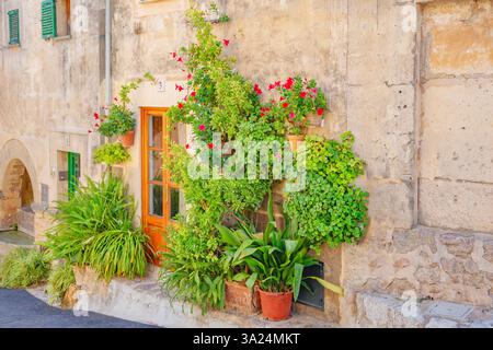 Historische Straße, Valldemossa, Mallorca, Balearen, Spanien Stockfoto