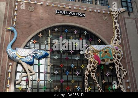 Das Louis Vuitton temporäre Geschäft wurde nach 6 E. 57th St., 2025, New York City, USA verlegt Stockfoto