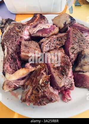 Gegrilltes Steak in Scheiben. Rindfleisch. Direkt darüber. Stockfoto