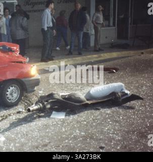 April 2015 - Akte - am 19. April 1995 kam es bei einer LKW-Bombenexplosion vor dem Alfred P. Murrah Federal Building in Oklahoma City, Oklahoma, zu 168 Toten und Hunderten weiteren Verletzten. Die Explosion wurde von dem regierungsfeindlichen Militanten Timothy McVeigh ausgelöst, der 2001 für seine Verbrechen hingerichtet wurde. Sein Mitverschwörer Terry Nichols wurde lebenslang im Gefängnis verhaftet. Abgebildet - 19. April 1995 - Oklahoma City, Oklahoma, USA S - der axel des Ryder Trucks, der Träger des Sprengstoffs war, der das Alfred R. Murrah Federal Building in Oklahoma City in die Luft sprengte, wie vom FBI identifiziert. (Kreditbild: © Brent Stockfoto