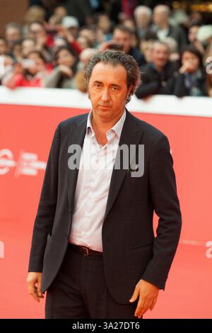 Paolo Sorrentino kommt auf dem roten Teppich während des 10. Filmfestivals in Rom am 18. Oktober 2015 an Stockfoto