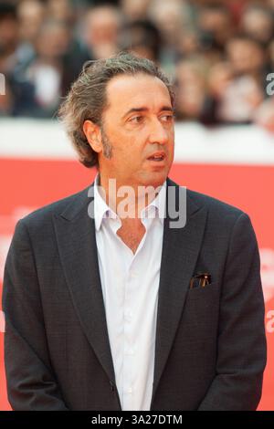 Paolo Sorrentino kommt auf dem roten Teppich während des 10. Filmfestivals in Rom am 18. Oktober 2015 an Stockfoto