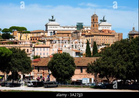 Blick auf das Victor Emmanuel II National Monument vom Circus Maximus Stockfoto