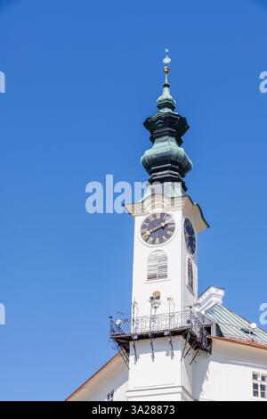 Der cl;ock Turm auf dem Rathaus, Banska Stiavnica, Slowakei Stockfoto