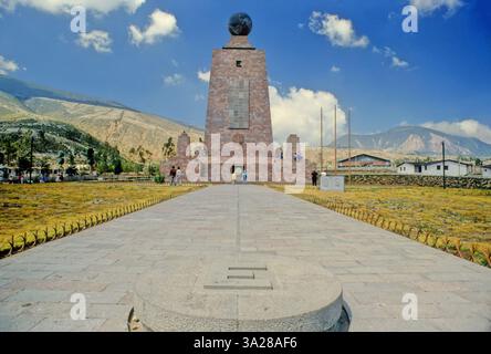 Die Ciudad Mitad del Mundo (Mitte der Weltstadt) ist ein Teil des Grundstücks der Präfektur der Provinz Pichincha in Ecuador. Es befindet sich Stockfoto