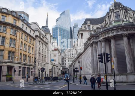 London, Großbritannien. März 2025. Allgemeine Ansicht von Lothbury in der City of London, dem Finanzdistrikt der Hauptstadt, da die Financial Conduct Authority (FCA) und die Prudential Regulation Authority (PRA) der Bank of England neue Regeln für Vielfalt und Einbeziehung von Finanzunternehmen fallen lassen. Quelle: Vuk Valcic/Alamy Live News Stockfoto