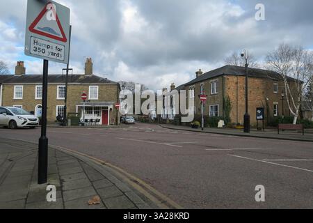 Geschwindigkeitsreduzierungen auf der High Street, Chatteris, Cambridgeshire Stockfoto